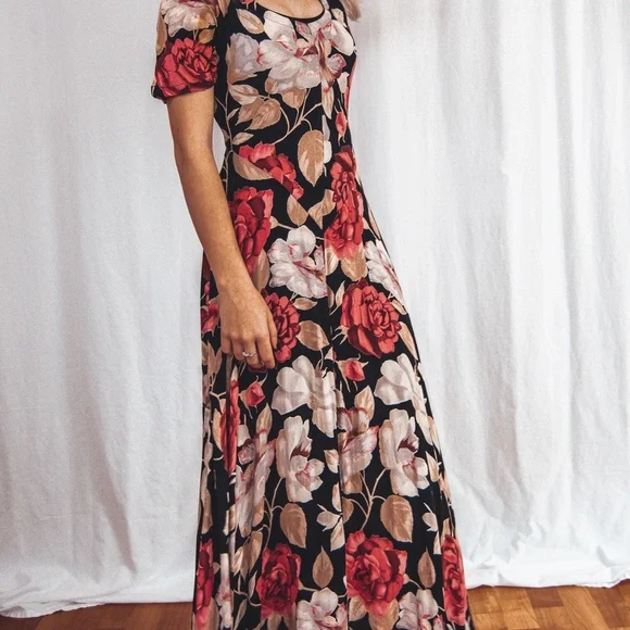 90s Floral Fit & Flare Maxi Dress - Picture 11 of 14